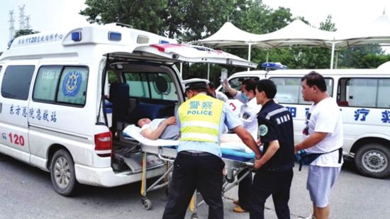 救护车进小区受阻是怎么回事？救护车厂家带你了解事情始末01