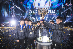 电竞队伍深夜训练：熬夜奋斗与粉丝健康担忧